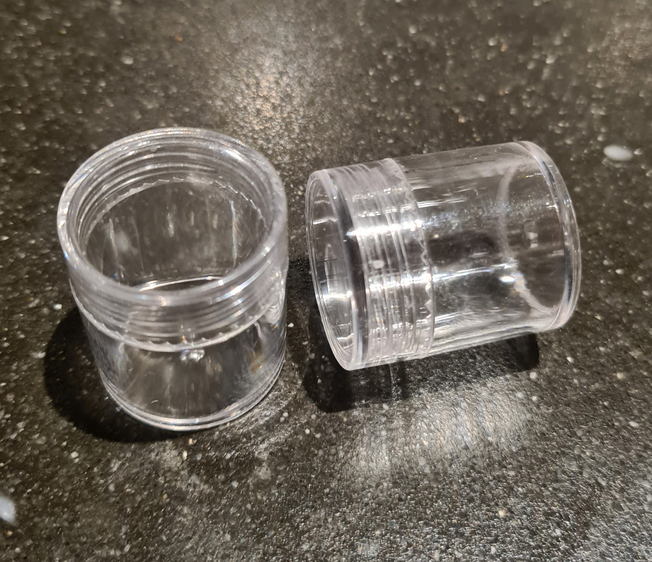 Lose Vorratsdose herum