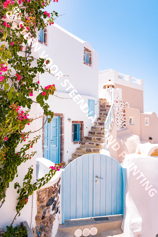 Griechisches Häuschen mit blauem Tor